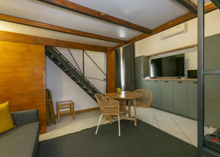 Trevi Little Palace #9